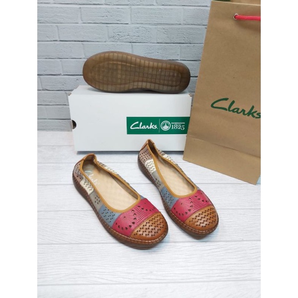 Clarks Flat Slip on / Clarks Rg-P32 / Sepatu Wanita Clarks flat kulit asli