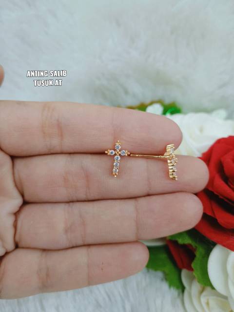 Anting salib,kualitas premium,cantik mewah, aman dipake sehari hari