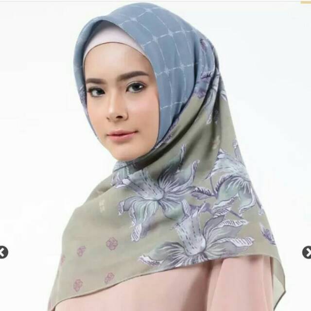 Kerudung segi empat hijab voal Ria Miranda Senjakala scarf