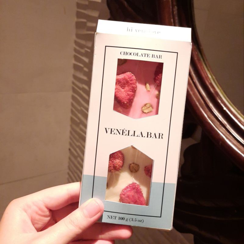 

SIGNATURE CHOCOLATE BAR (STRAWBERRY X PISTACHIO) VENÉLLA.BAR