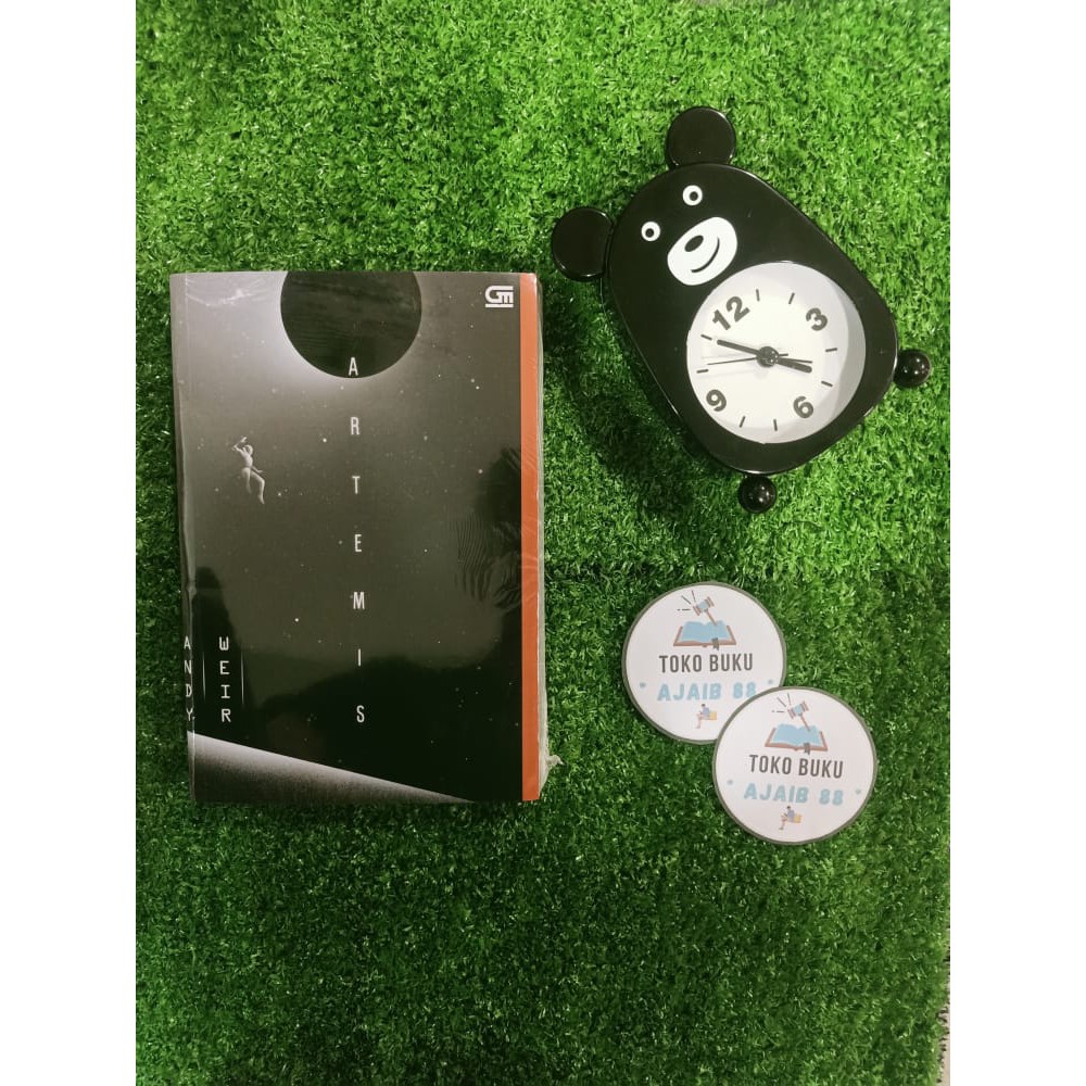 Buku Artemis Andy Weir