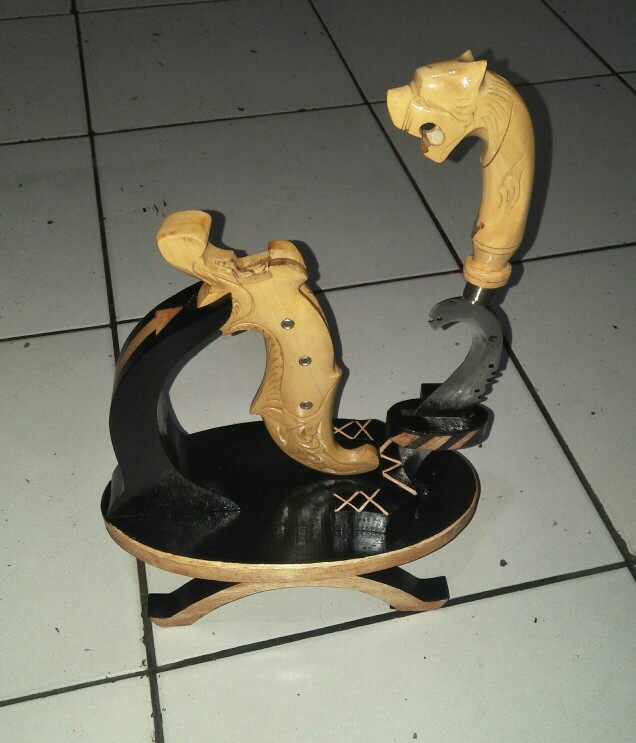 Sovenir Sunda Kujang Kayu Ukir Kayu Kopi