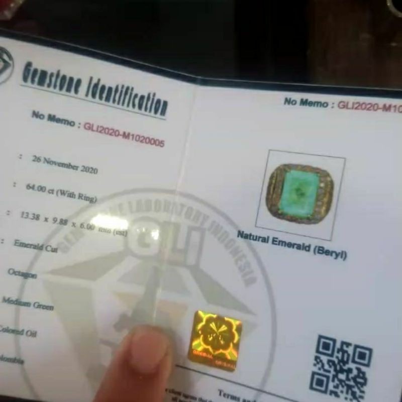 NATURAL EMERALD BERYL COLUMBIA