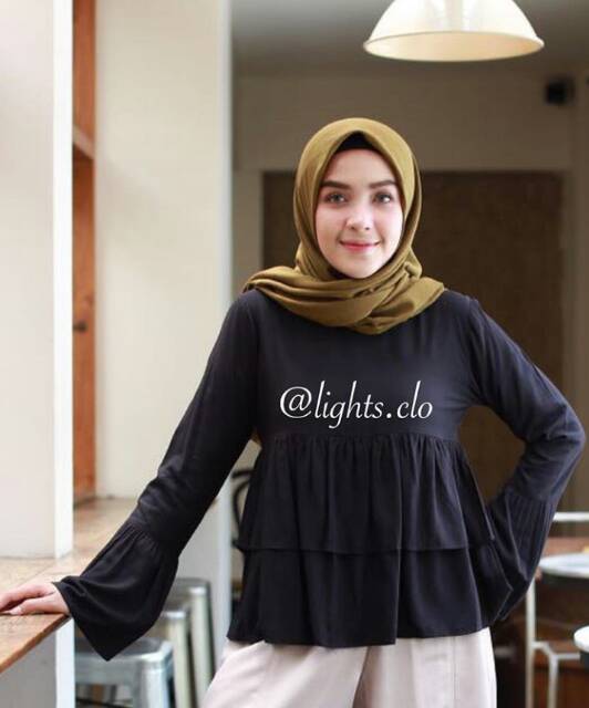 Selena blouse by lights.clo size L