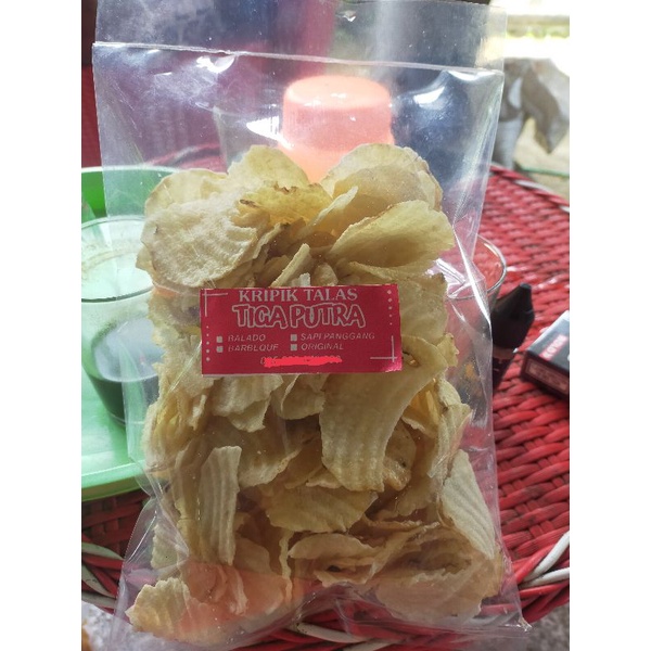 

krupuk talas dan kripik pisang