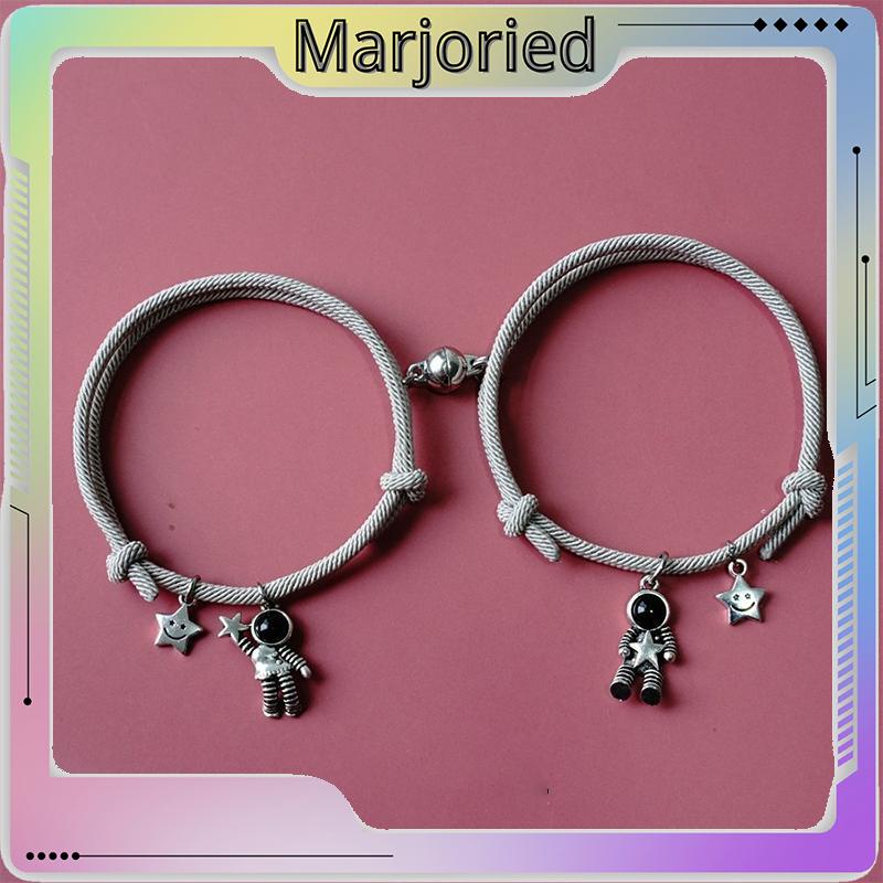 2 Buah/set Gelang Pasangan Magnet Lucu Astronot Liontin Gelang Persahabatan Hadiah Ulang Tahun-MJD