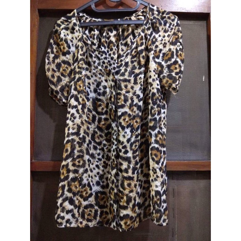 Blouse motif Macan + tank top putih ( made in Vietnam ) Size S