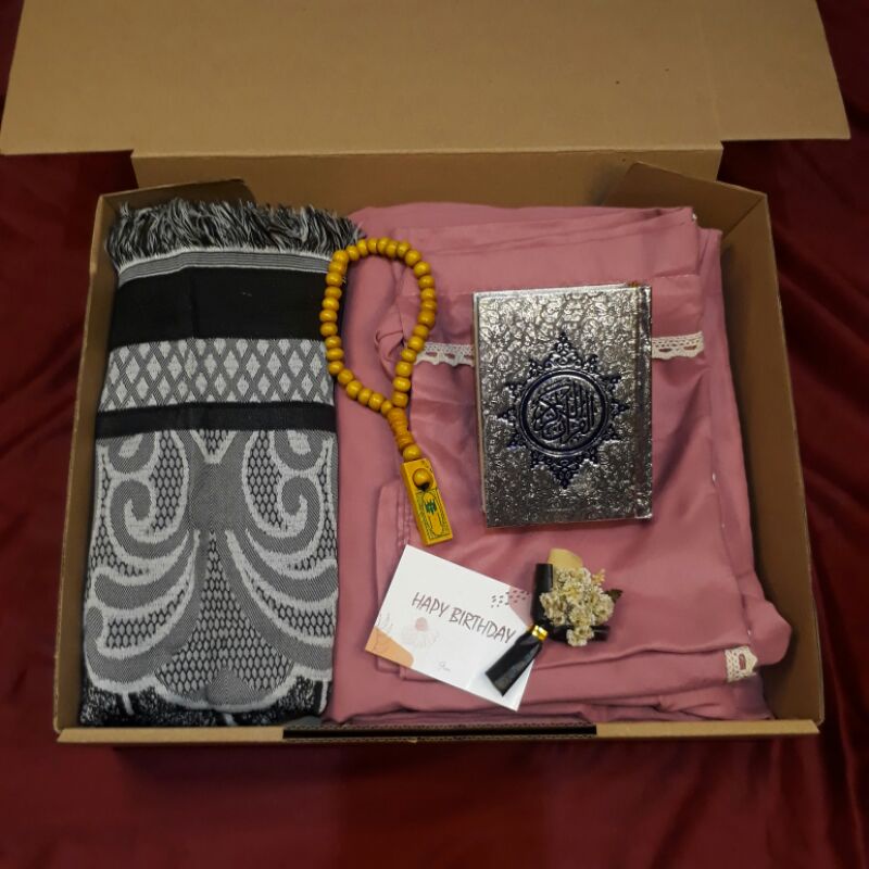 

hadiah cewek / gift box / hampers muslim / hadiah cewe / kado kece