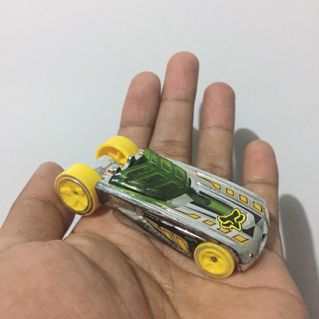 Hotwheels balap loop PHARODOX PHARADOX CHROME