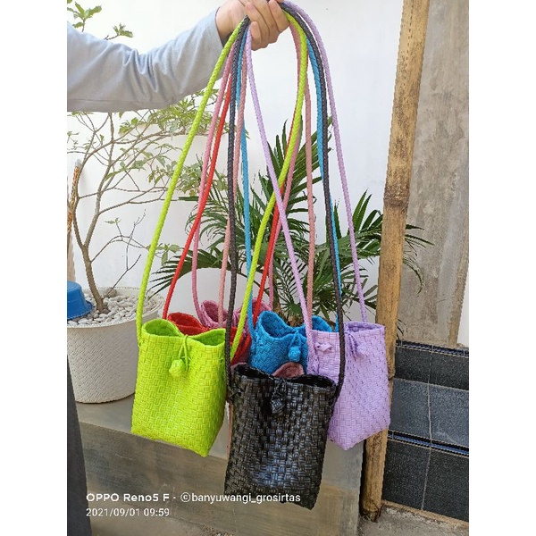 jali mini selempang/tas jali anyaman/tas anyaman plastik murah/tas selempang wanita premium/tas jali