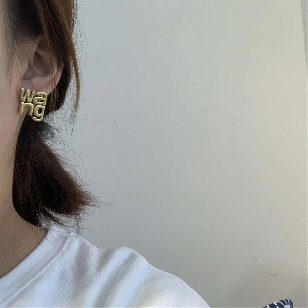 Mxbeauty Anting Wanita Lucu Indah Warna Emas Wang Huruf Kepribadian Vintage Stud Earrings