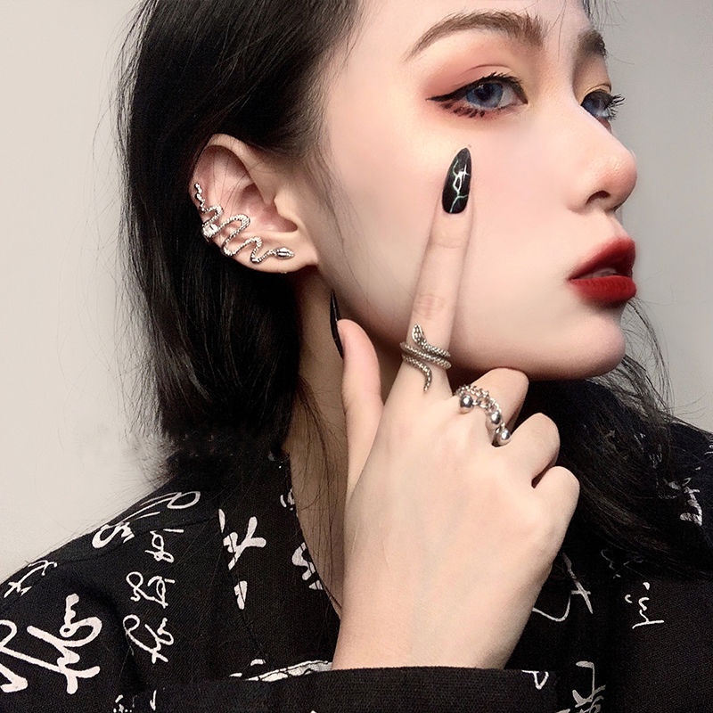 Anting Klip Tanpa Tindik Bentuk Ular Gaya Korea Retro Punk Hip Hop Untuk Pria Dan Wanita