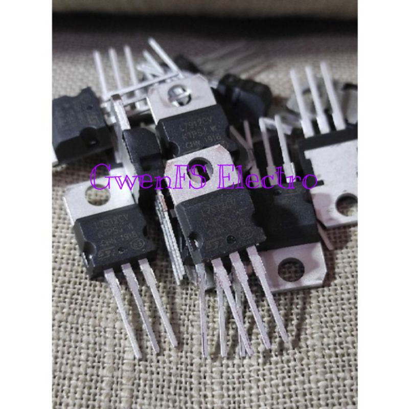 IC Regulator 7912 L7912 L7912CV LM7912 ST, Transistor L7912 by ST