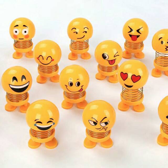 Boneka goyang / boneka pajangan mobil kepala emoji luci