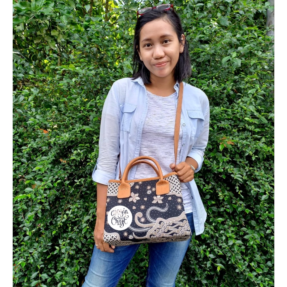Tas Webe Kulit Kombinasi Batik