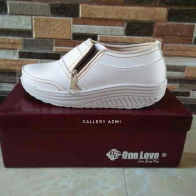 Sepatu ritz putih wanita one love