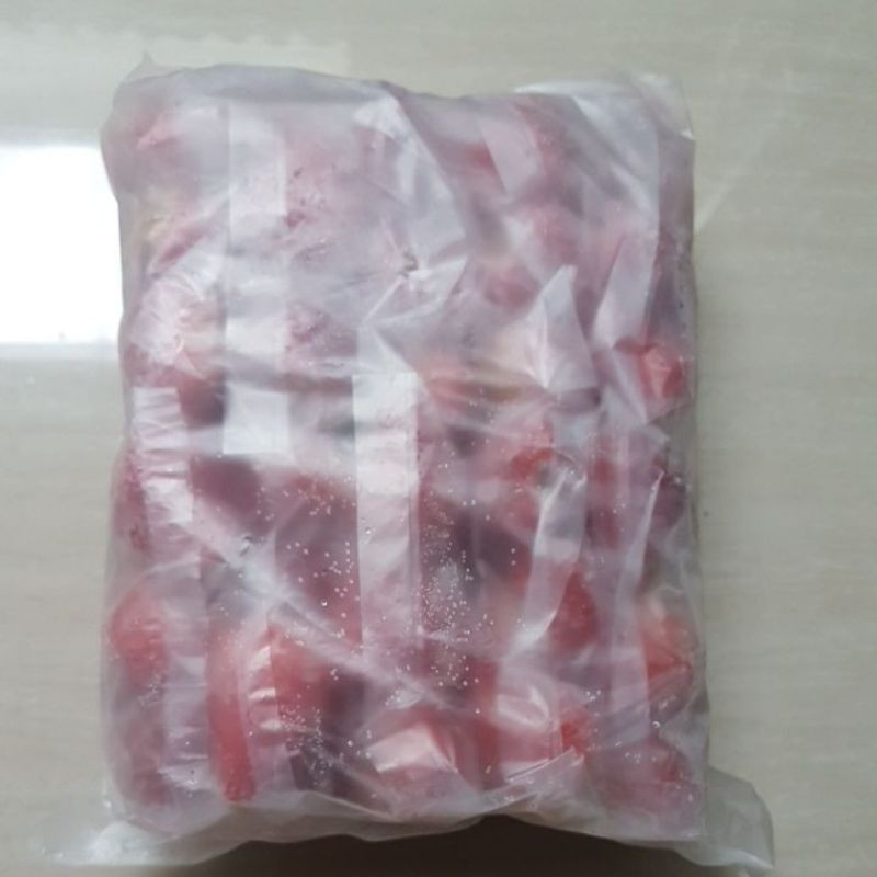 

Strawberry lokal beku frozen kemasan 10pack @ 100gr = 1kg