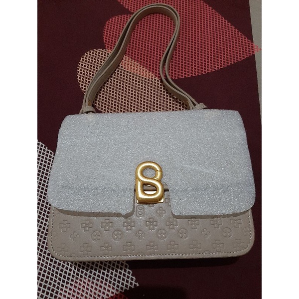 Audrey Bag Monogram Buttonscraves #audreybagbuttonscraves #tasaudreybuttonscraves #prelovedaudreybag