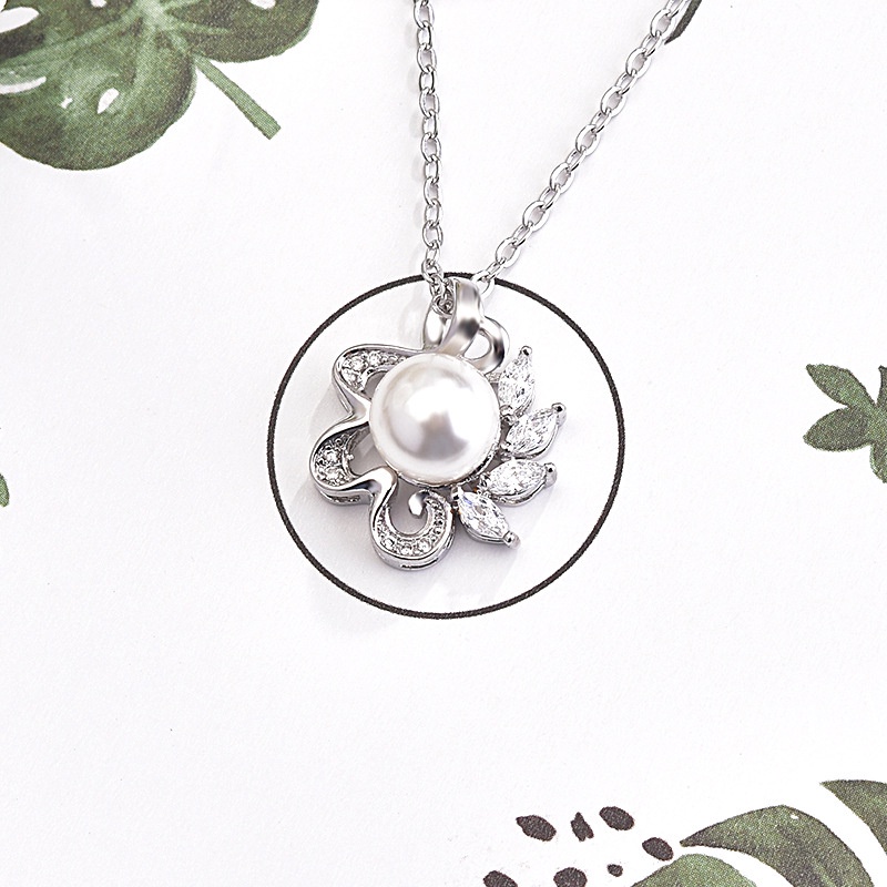 [Ready Stock]Fashion Diamond Pearl Pendant Flower Silver Necklace