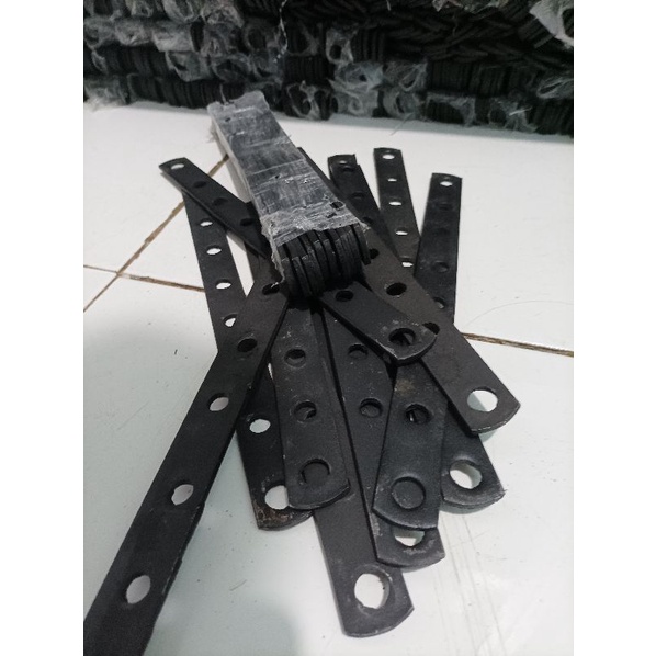 Breket plat besi Breket knalpot Breeket plat bolong besi tebal 4m Gantungan knalpot Plat besi Breket lampu