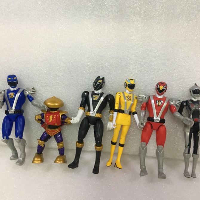 Mainan Action Figure Power Rangers Set Terbaru