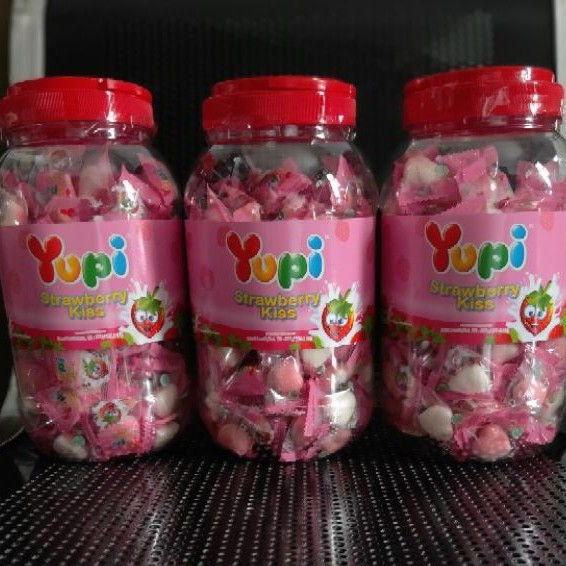 

Yupi Strawberry Toples