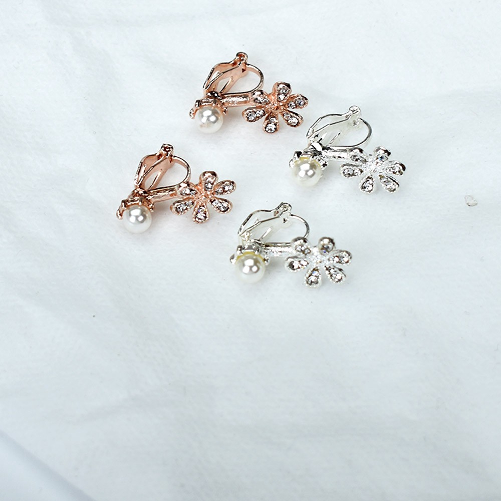 Anting Klip Tanpa Tindik Desain Bunga Hias Kristal Mutiara Warna Rose Gold Silver Untuk Wanita