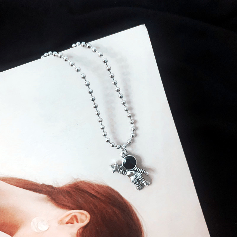 Kalung Liontin Astronot Bahan Titanium Steel Gaya Korea Untuk Wanita