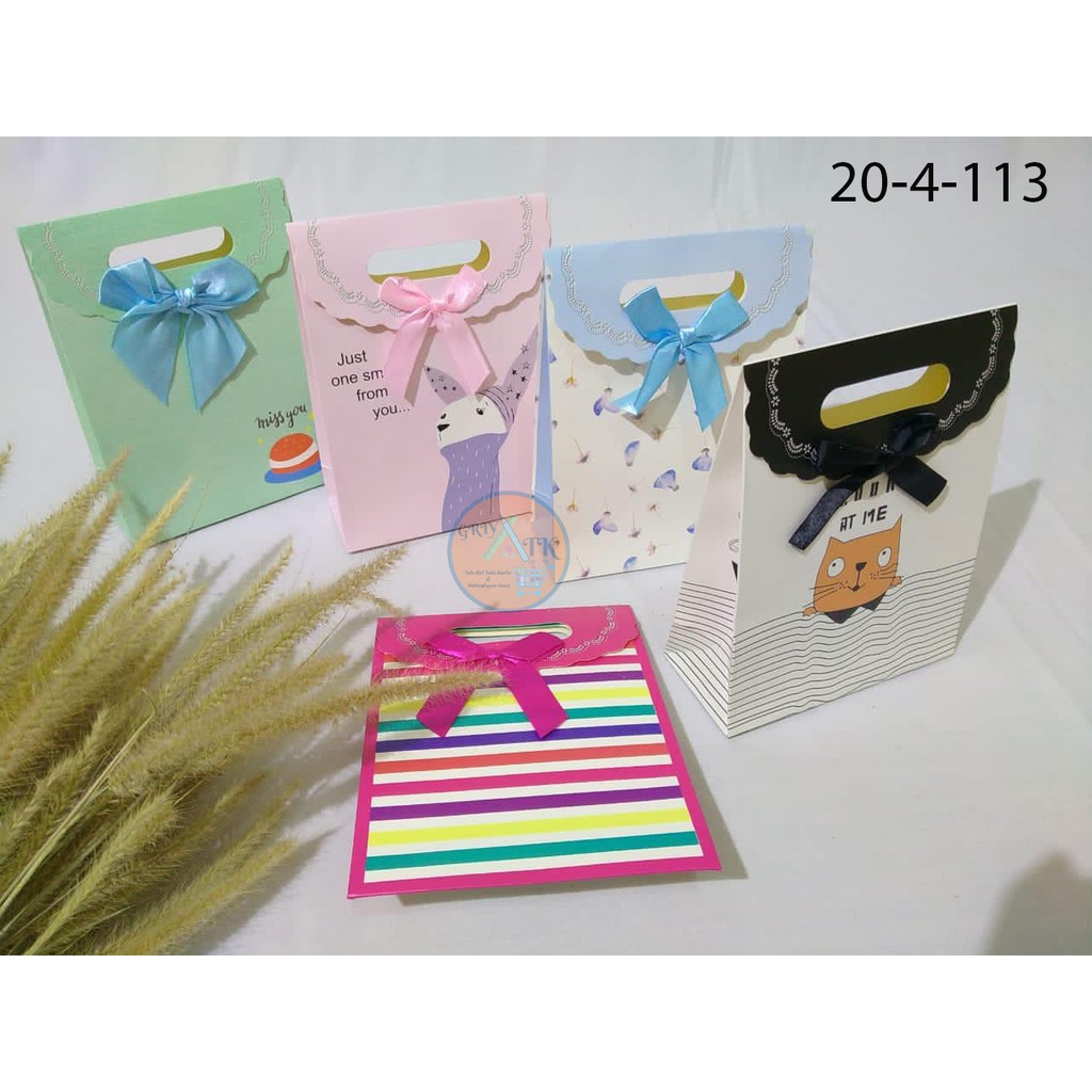 

Tas Kertas Paper Bag Shopping bag Motif Fancy Ukuran Medium