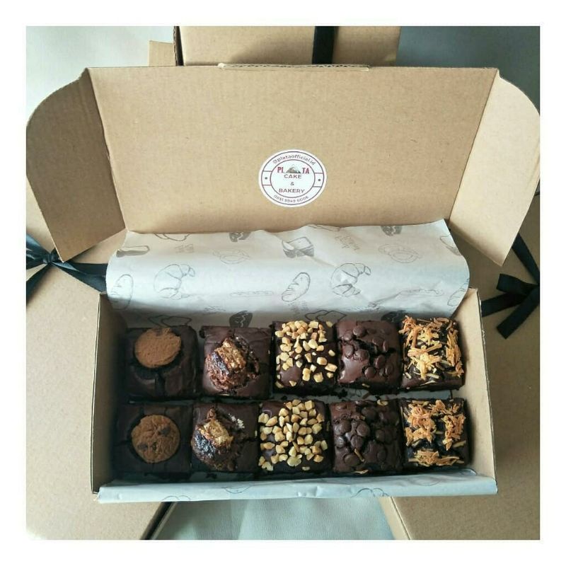 

[PROMO KEMERDEKAAN] Fudgy Brownies Shiny Crust Sekat Box 20x10