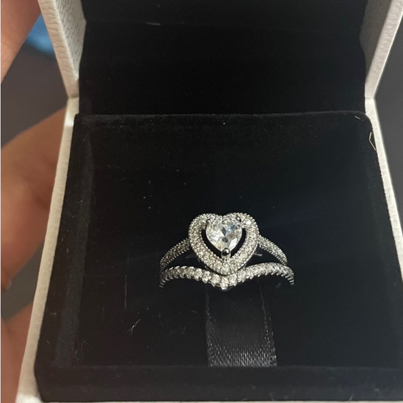 2pcs / Set Cincin 925 Silver Bentuk V Hati Aksen Kristal Kubik Zirkonia Untuk Pernikahan