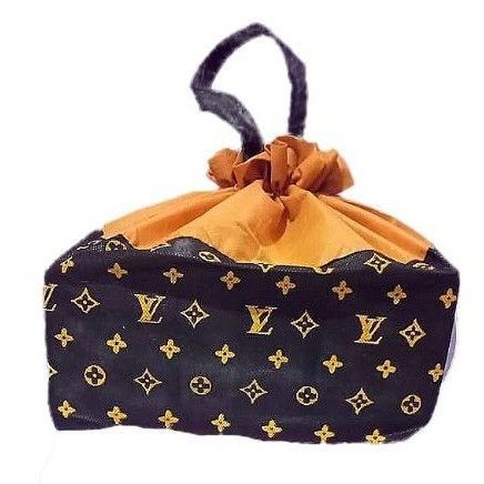 Tas Kain Hajatan/Tas serut/Goodie bag Spunbond Motif LV UK 22x22