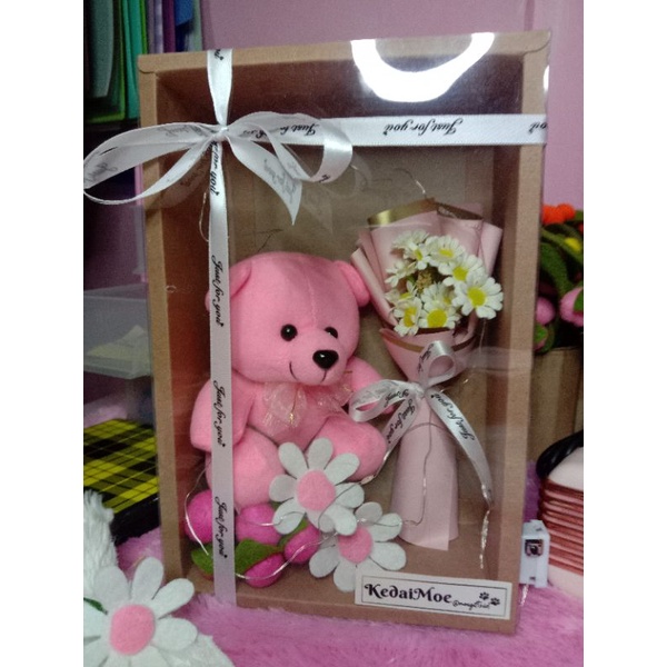 

BUKET BOX GIFT BOX MIKA KADO HADIAH ULANG TAHUN ANNIVERSARY WISUDA