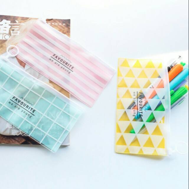 

Tempat Pensil Zipper Favourite We Are Young