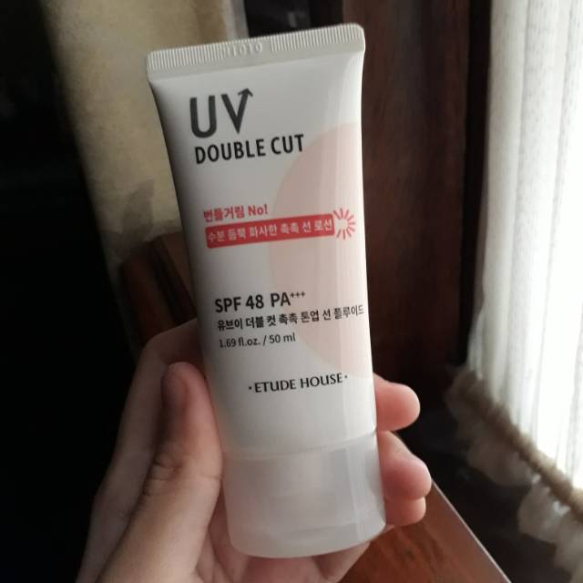 Etude House UV Double Cut Moisture Tone Up Sun Fluid SPF48/PA+++
(Preloved sunscreen)
