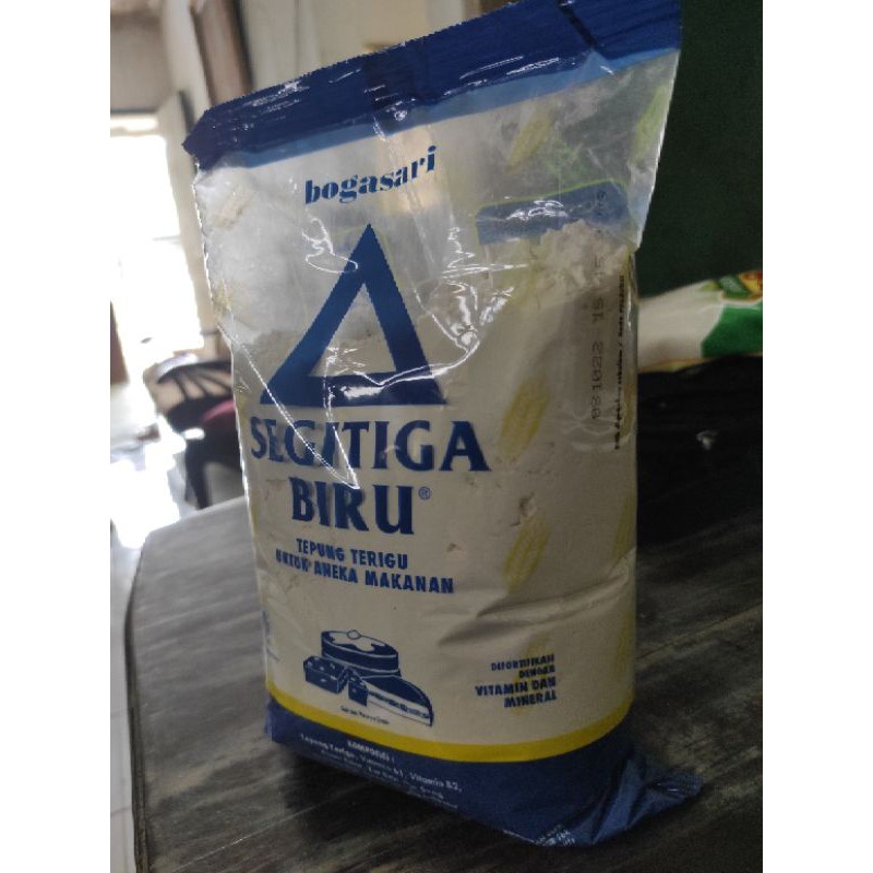 

Tepung Terigu Segitiga Biru 1 kg kota Malang