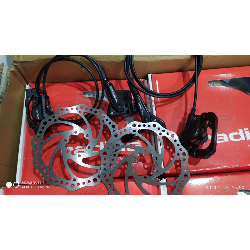 Rem set cakram hydraulic Radius + 2 cakram.    Brake set hydraulic Radius.   BR Radius set hydraulic