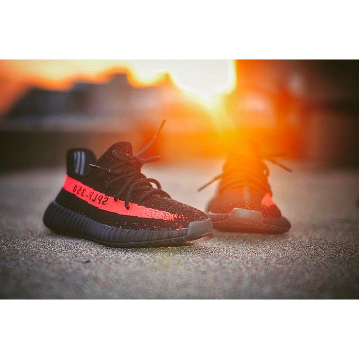 SEPATU SNEAKER ADIDAS YEEZY BOOST V2 350 BLACK FRIDAY HITAM ORANGE MERAH PREMIUM ORIGINAL VIETNAM