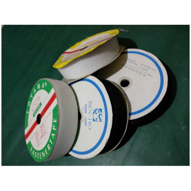 

Velcro Tape Lebar 5 cm 1 roll Warna Hitam dan Putih/Kain Perepetan/Kain Perekat