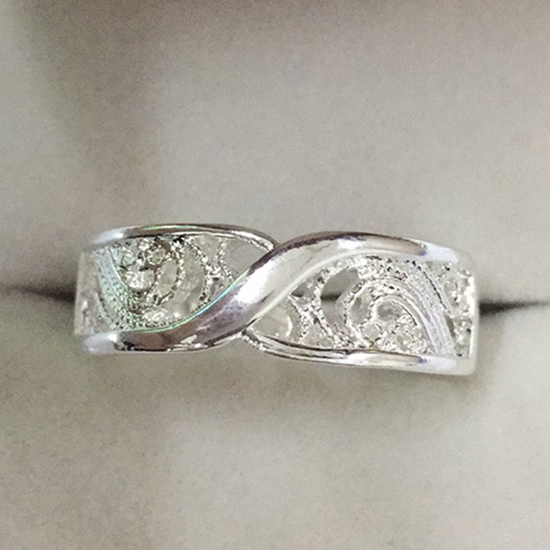 Cincin Pernikahan Pola Hollow Warna Silver Gaya Vintage Untuk Pria Dan Wanita