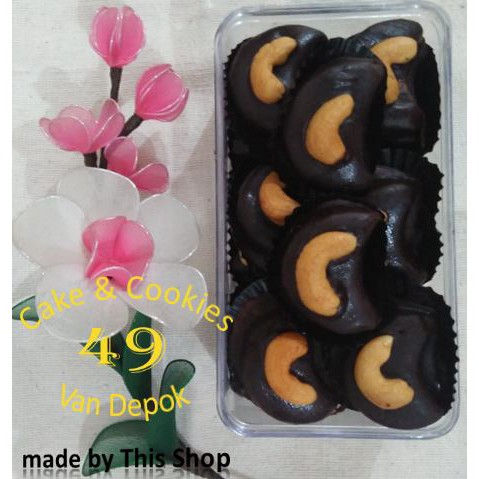 

[SPESIAL KEKINIAN] Kue Kering Lebaran Homemade Premium Coklat Kacang Mede Cookies Box 49