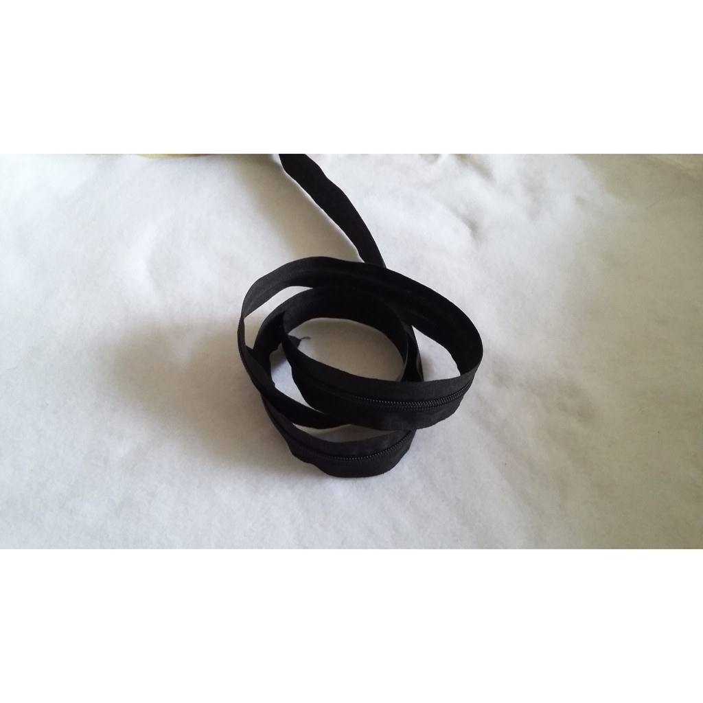 Daun resleting tas no. 5 - Hitam