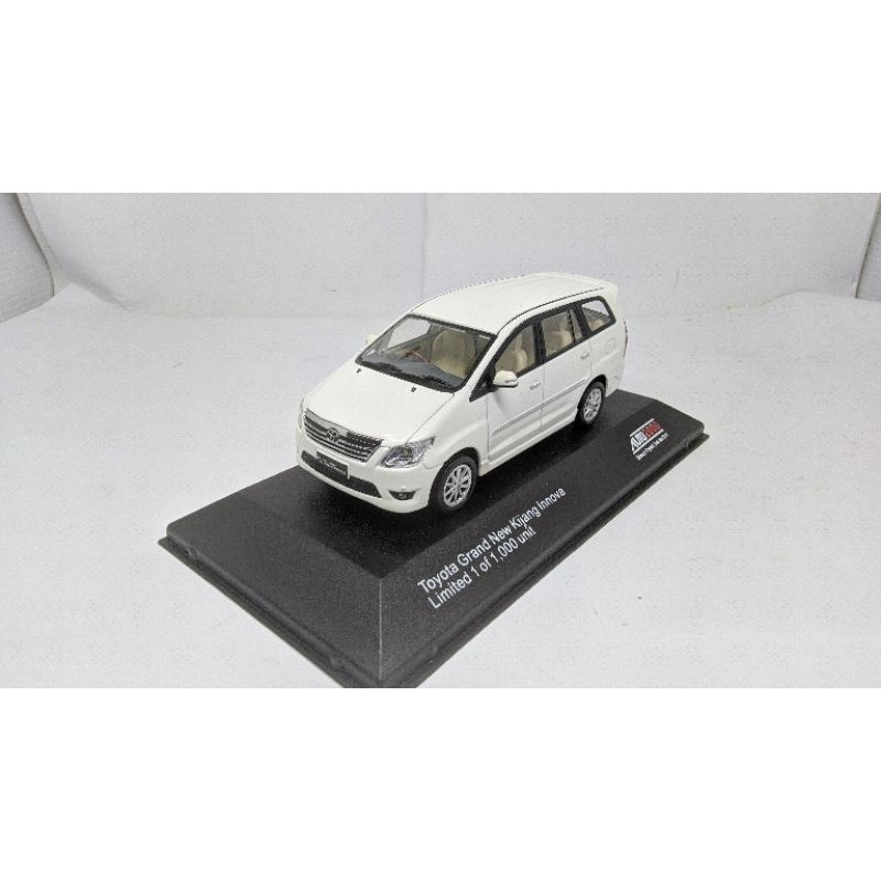 Diecast miniatur Mobil Toyota Kijang Innova putih Auto2000 murah