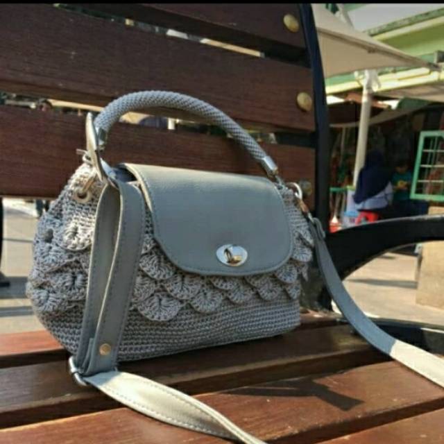 Tas Slempang Rajut Sisik Ikan