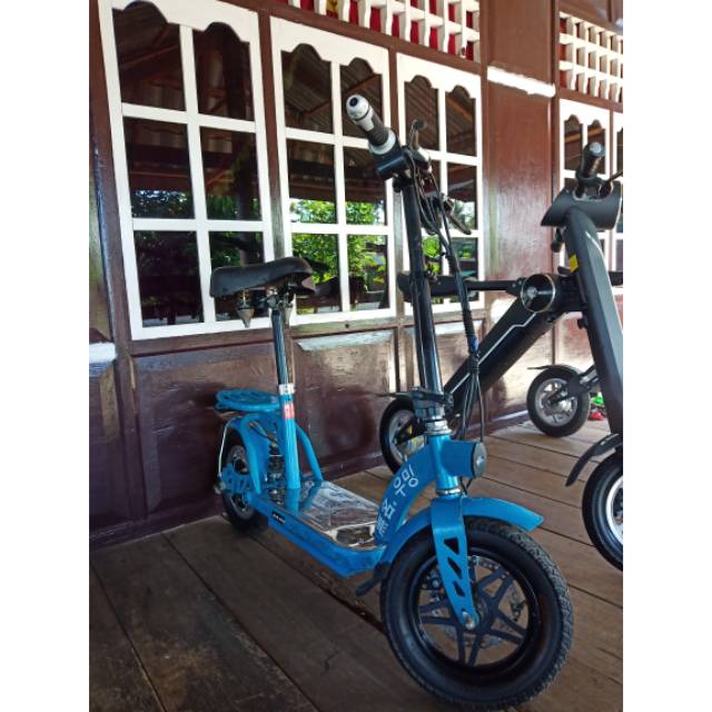 Sepeda Listrik Model Vespa