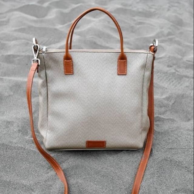 Fergie Small (PVC Leather Collection)