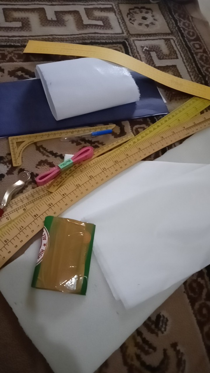 Set peralatan jahit lengkap gunting penggaris pola Set peralatan jahit lengkap gunting penggaris pola