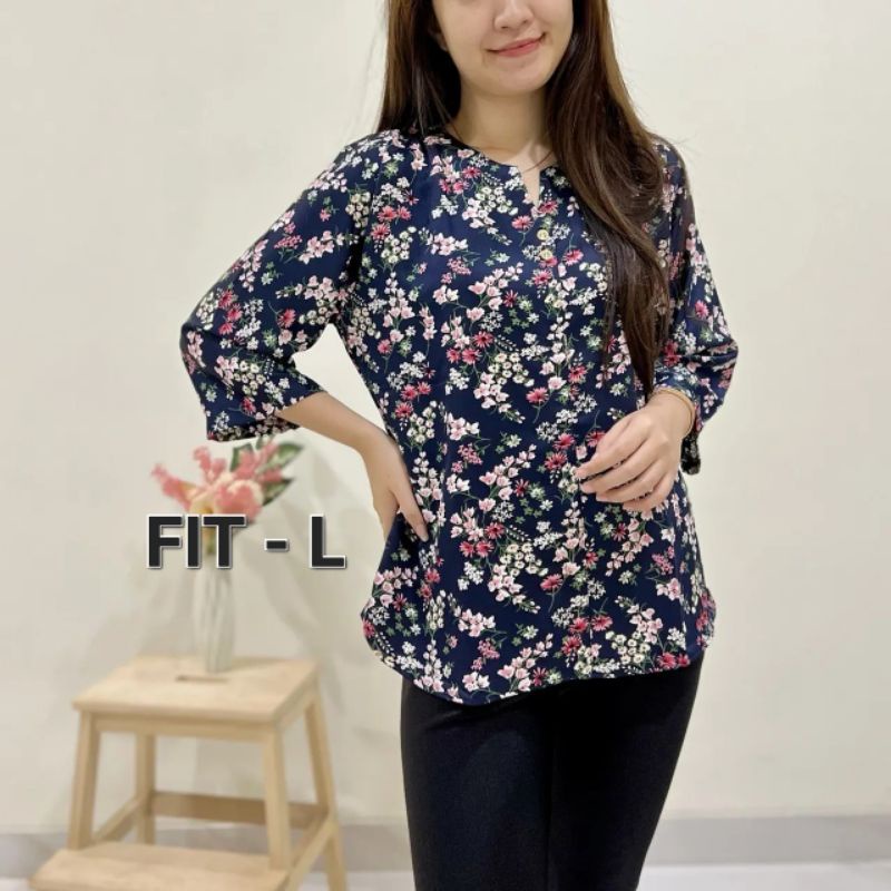 SHERATON LENGAN 3/4 V NECK WHITE BLOUSE /BUNGA SAKURA KYOTO FLOWER - DELIGHTLINE ATASAN VNECK WANITA-Fit L -GARDEN NAVY
