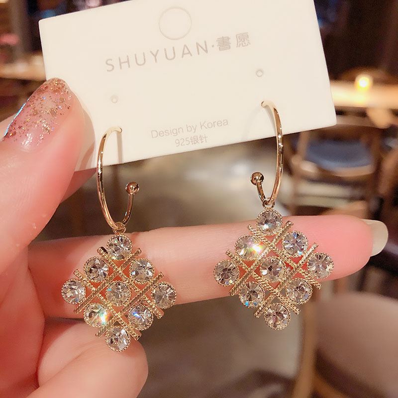 Anting Tusuk Silver Hias Berlian Imitasi Bentuk Kotak Gaya Korea