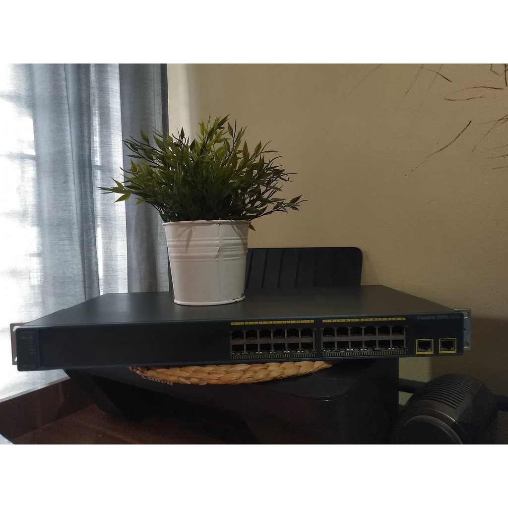 Switch Cisco Catalyst 2960-24TT-L